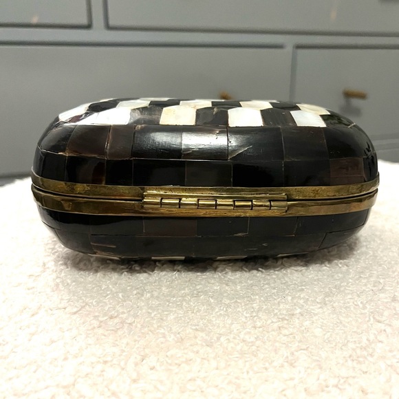 🍭3/$15 vintage 1980s elegant black & white checkered cross body bag open clasp - Picture 8 of 12